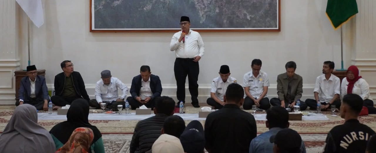 Wako Hendri saat lakukan audiensi dengan non ASN terdampak pemutusan kontrak kerja, Rabu (6/8/2025) kemaren di Rudin Wako